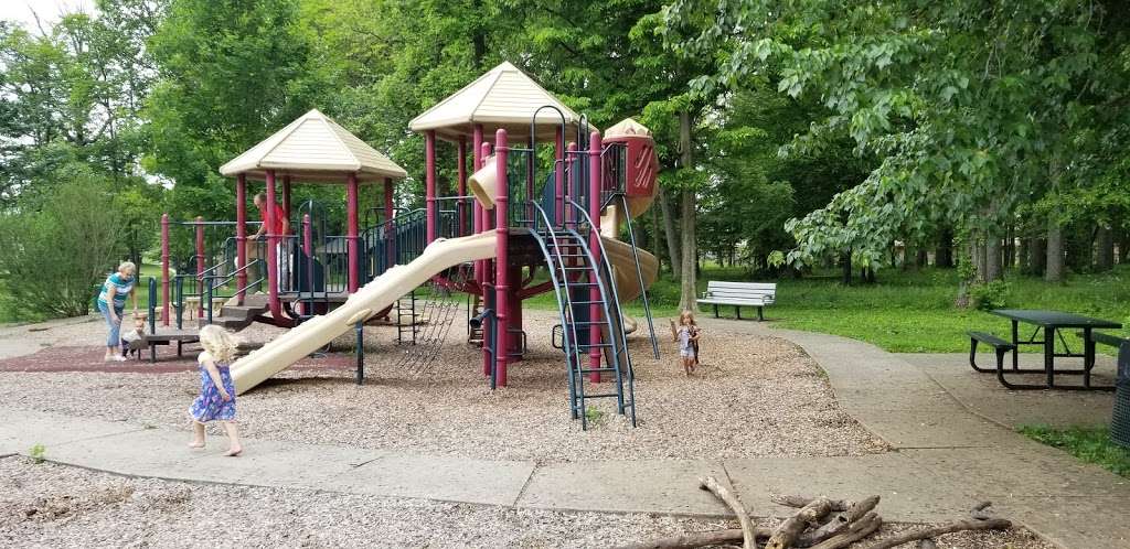 Highland village park | 880-884, S Western Dr, Bloomington, IN 47403, USA | Phone: (812) 349-3700