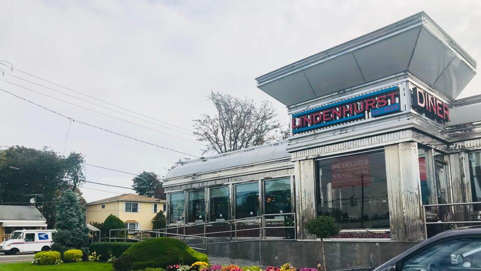 The Lindenhurst Diner | 195 E Montauk Hwy, Lindenhurst, NY 11757 | Phone: (631) 991-8600