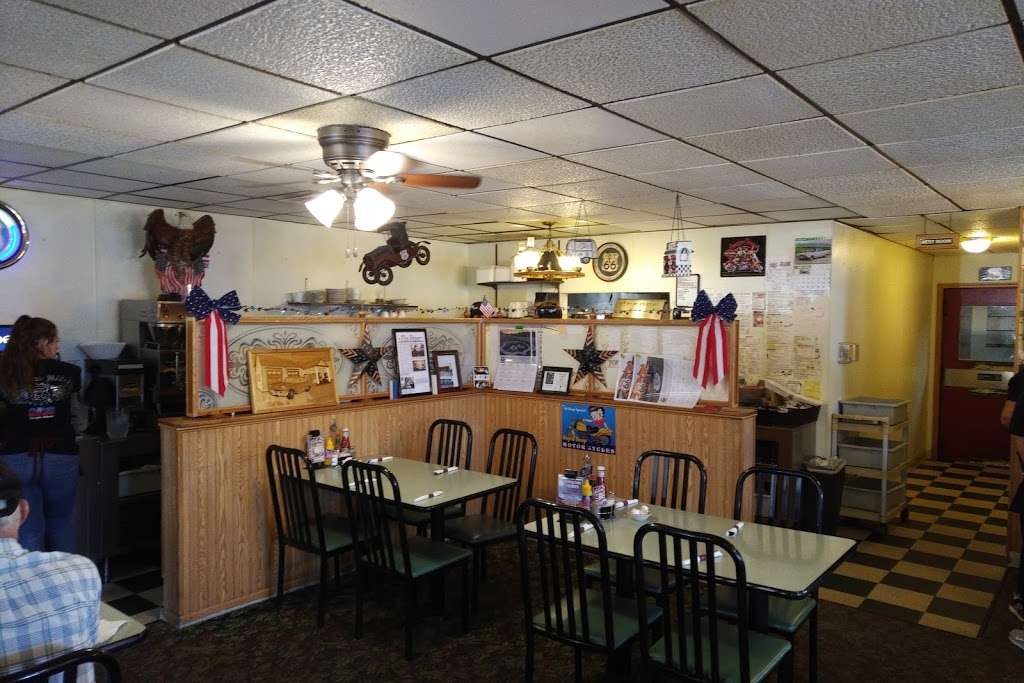 Old Route 66 Family Restaurant | 105 S Old Rte 66, Dwight, IL 60420, USA | Phone: (815) 584-2920