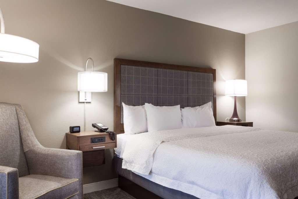 Hampton Inn & Suites Dallas-DFW Airport North-Grapevine | 1750 North, TX-121, Grapevine, TX 76051, USA | Phone: (972) 471-5000