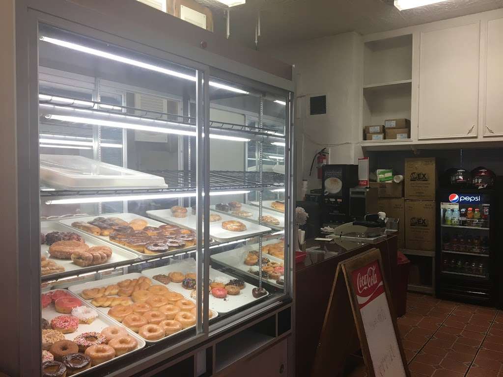 PF Donut Shop | 2855 York St, Denver, CO 80205, USA | Phone: (303) 296-3226