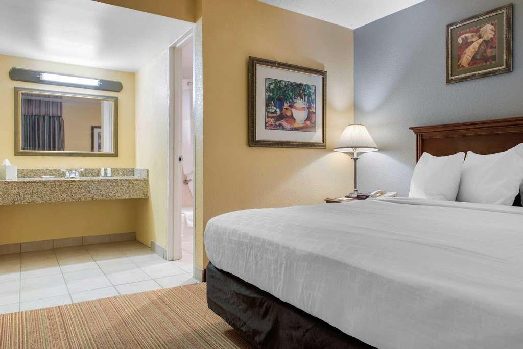 Quality Inn Airport | Quality Inn, 2500 South High School Road Building B, Indianapolis, IN 46241 | Phone: (317) 244-3361