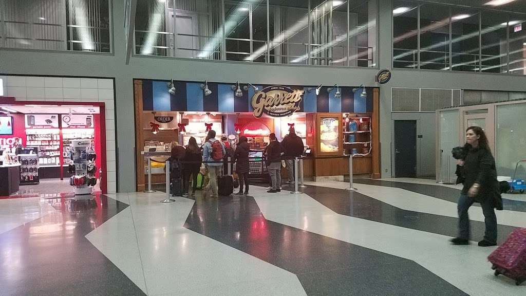 Garrett Popcorn Shops | OHare International Airport, 1 Upper Level, Terminal 3, Concourse H Gate H2, Chicago, IL 60666 | Phone: (888) 476-7267