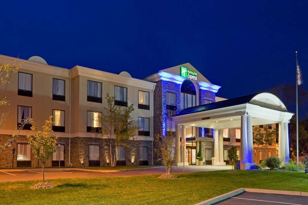 Holiday Inn Express & Suites Chester-Monroe-Goshen | 2 Bryle Pl, Chester, NY 10918, USA | Phone: (845) 469-3000