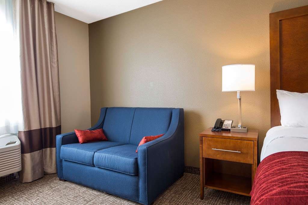 Comfort Inn | 100 E Shore Ct, La Porte, IN 46350, USA | Phone: (219) 326-7900