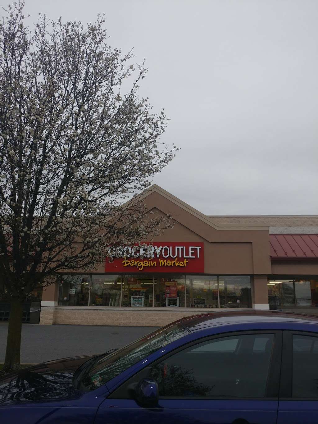 Grocery Outlet Bargain Market | 1951 Lincoln Hwy E, Lancaster, PA 17602, USA | Phone: (717) 392-0635