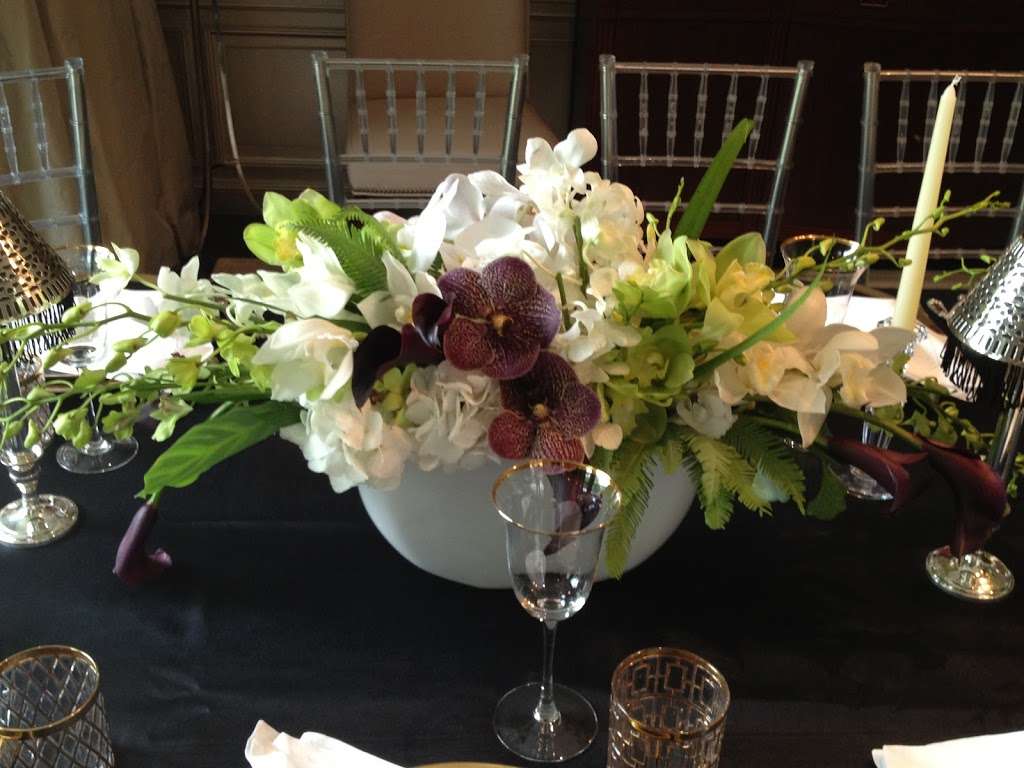 Bouquets & Beyond Florals and Events | 787 Main Street South, Suite B4, Woodbury, CT 06798, USA | Phone: (203) 586-1899