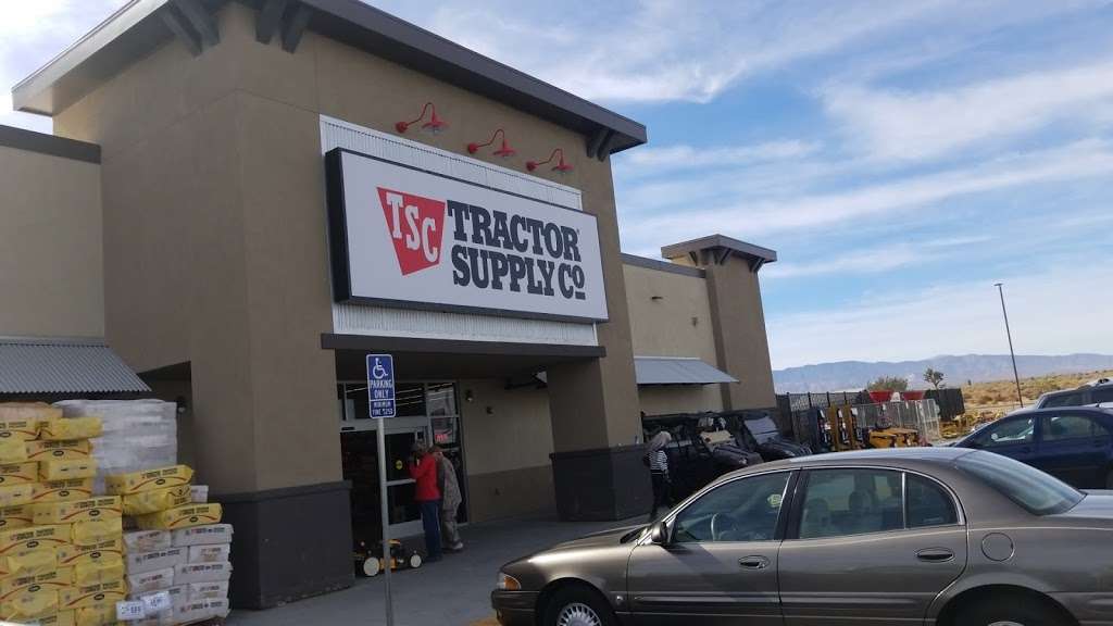 Tractor Supply Co. | 12543 Main St, Hesperia, CA 92345 | Phone: (760) 949-1133