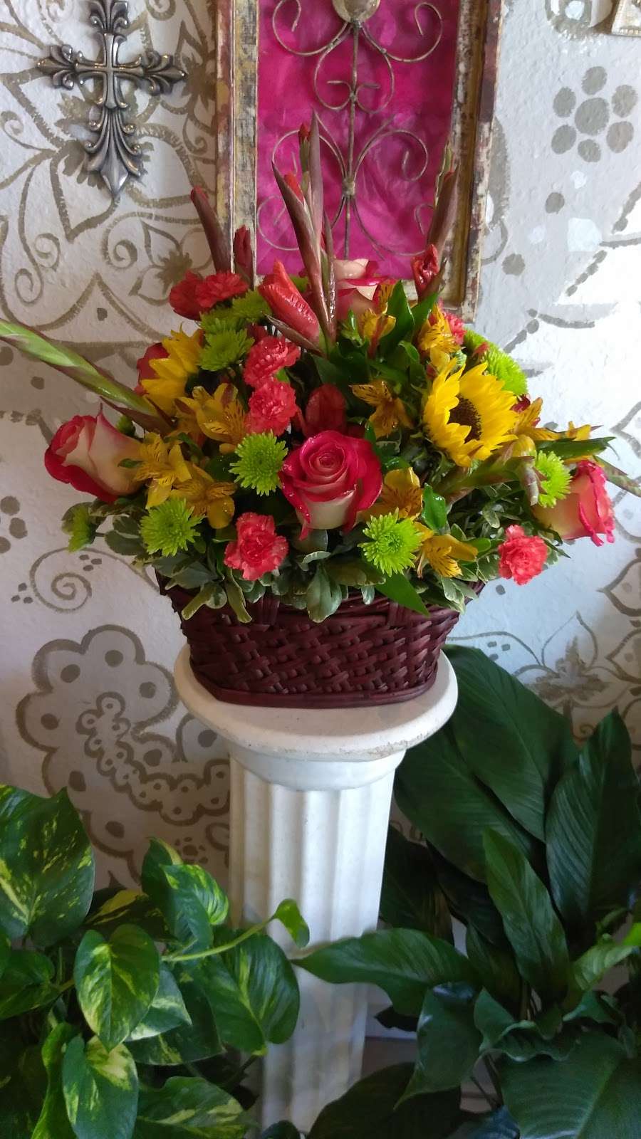 Metro Florist & Gifts | 216 W 6th St, Ferris, TX 75125, USA | Phone: (972) 544-8877