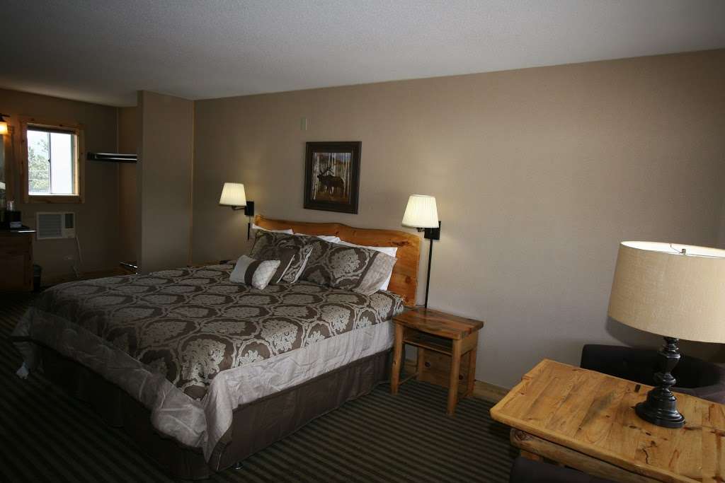 Hotel Estes | 1240 Big Thompson Ave, Estes Park, CO 80517, USA | Phone: (970) 586-3382