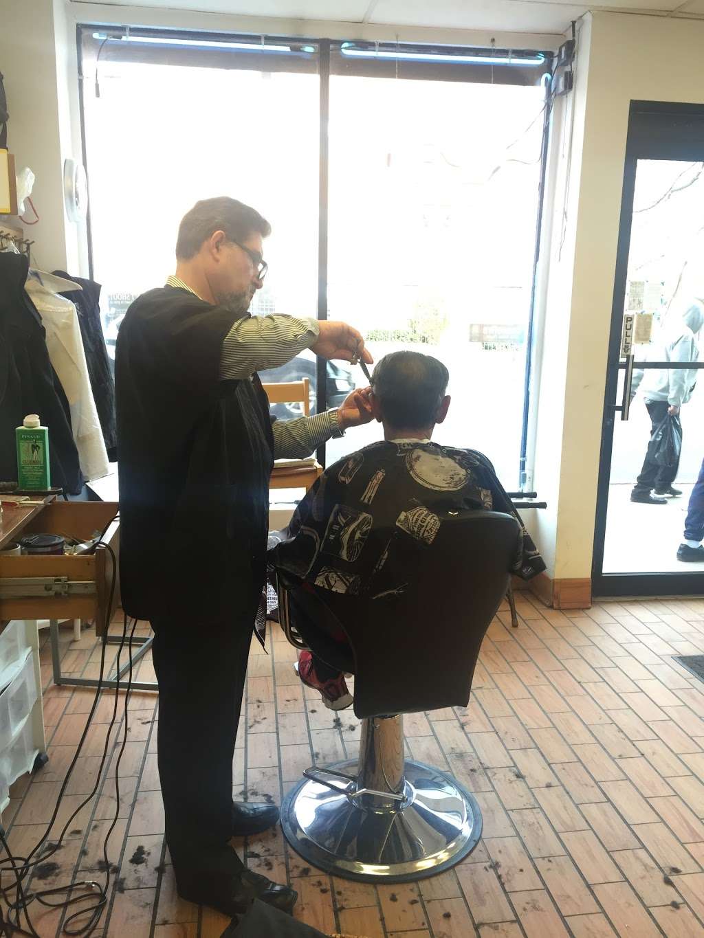 Joes Hair Studio | 3005 W Armitage Ave, Chicago, IL 60647, USA | Phone: (773) 384-9220