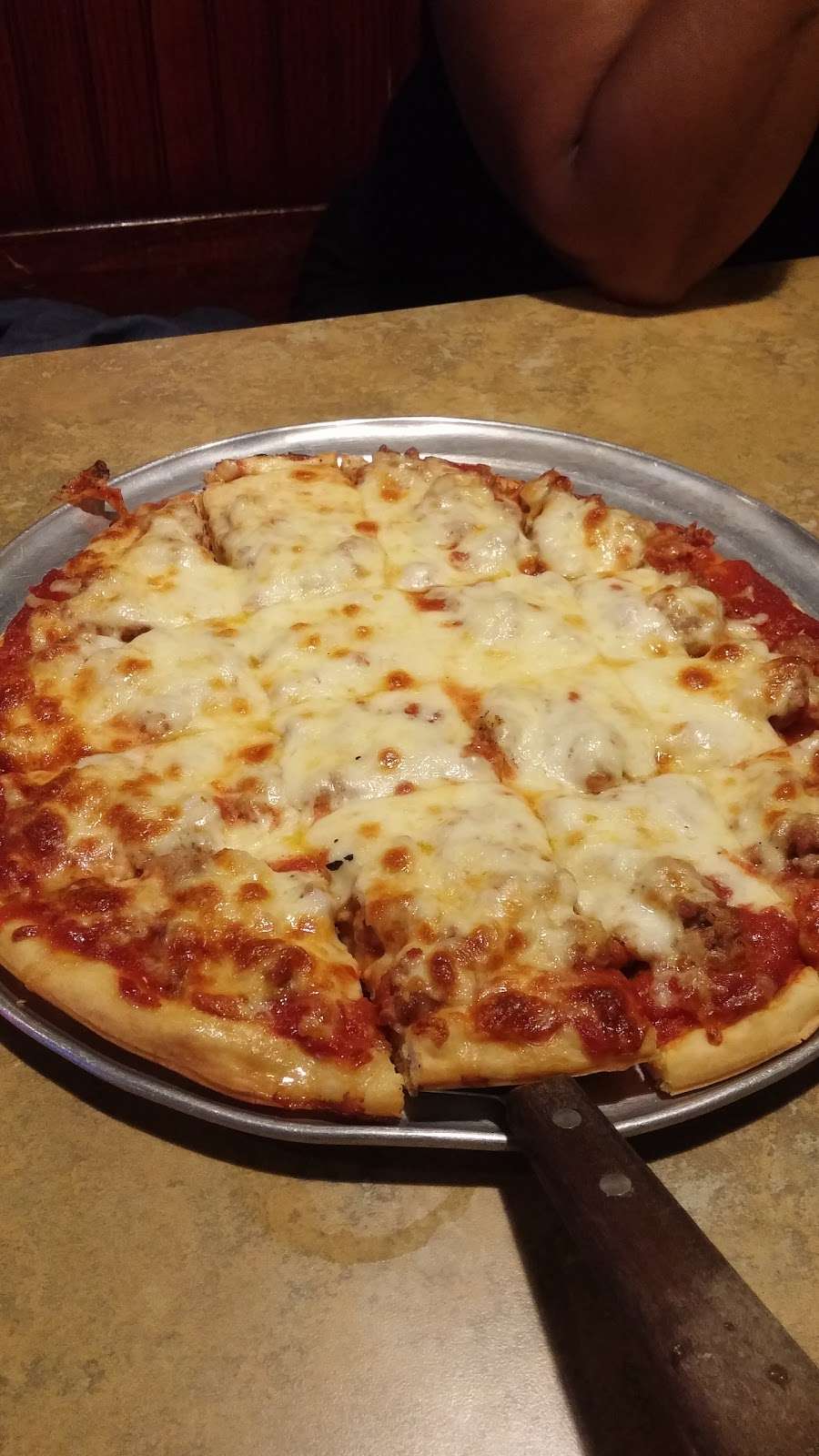 Beggars Pizza | 22149 Governors Hwy, Richton Park, IL 60471 | Phone: (708) 679-9990