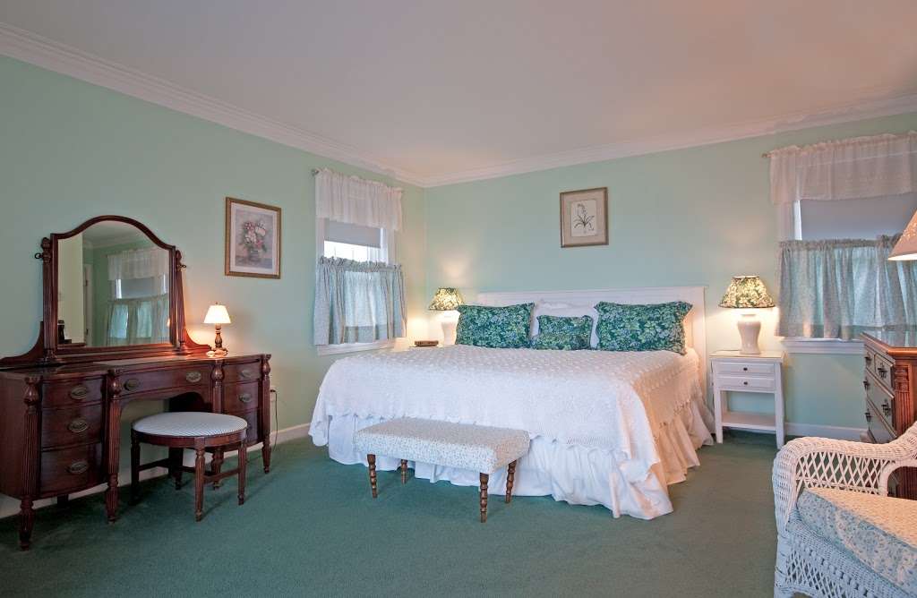 Eden Pines Inn | 48 Eden Rd, Rockport, MA 01966, USA | Phone: (978) 546-2505