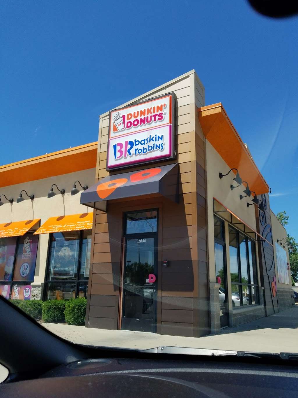 Dunkin Donuts | 1724 Plainfield Rd, Crest Hill, IL 60435, USA | Phone: (815) 741-4511