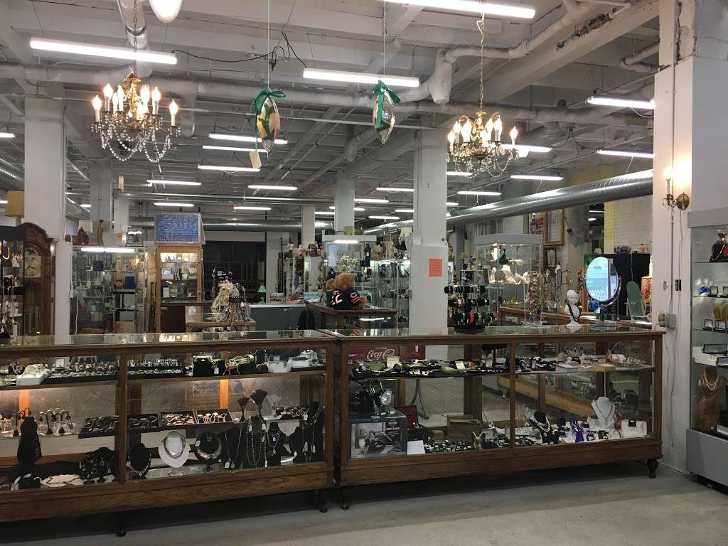 Antiques On Pierce | 1512 W Pierce St, Milwaukee, WI 53204, USA | Phone: (414) 645-9640