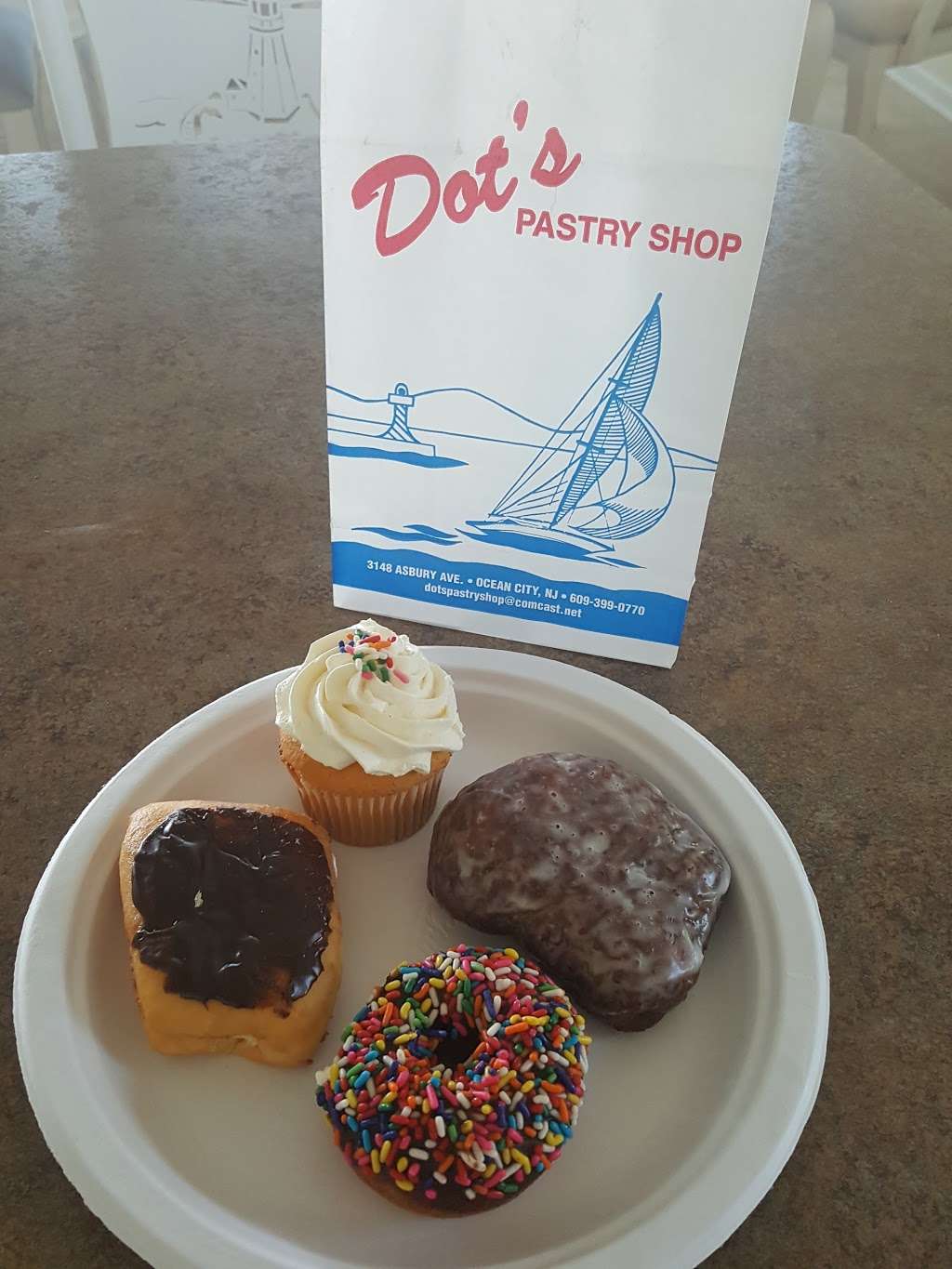 Dots Pastry Shop | 3148 Asbury Ave, Ocean City, NJ 08226 | Phone: (609) 399-0770