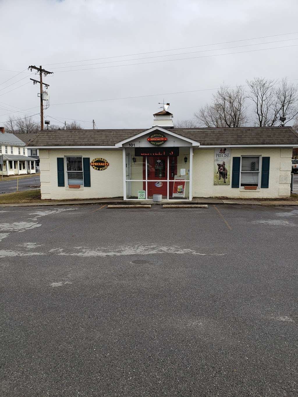 Bentleys Specialty Pet Foods | 101 E Main St, Hedgesville, WV 25427, USA | Phone: (304) 579-8555