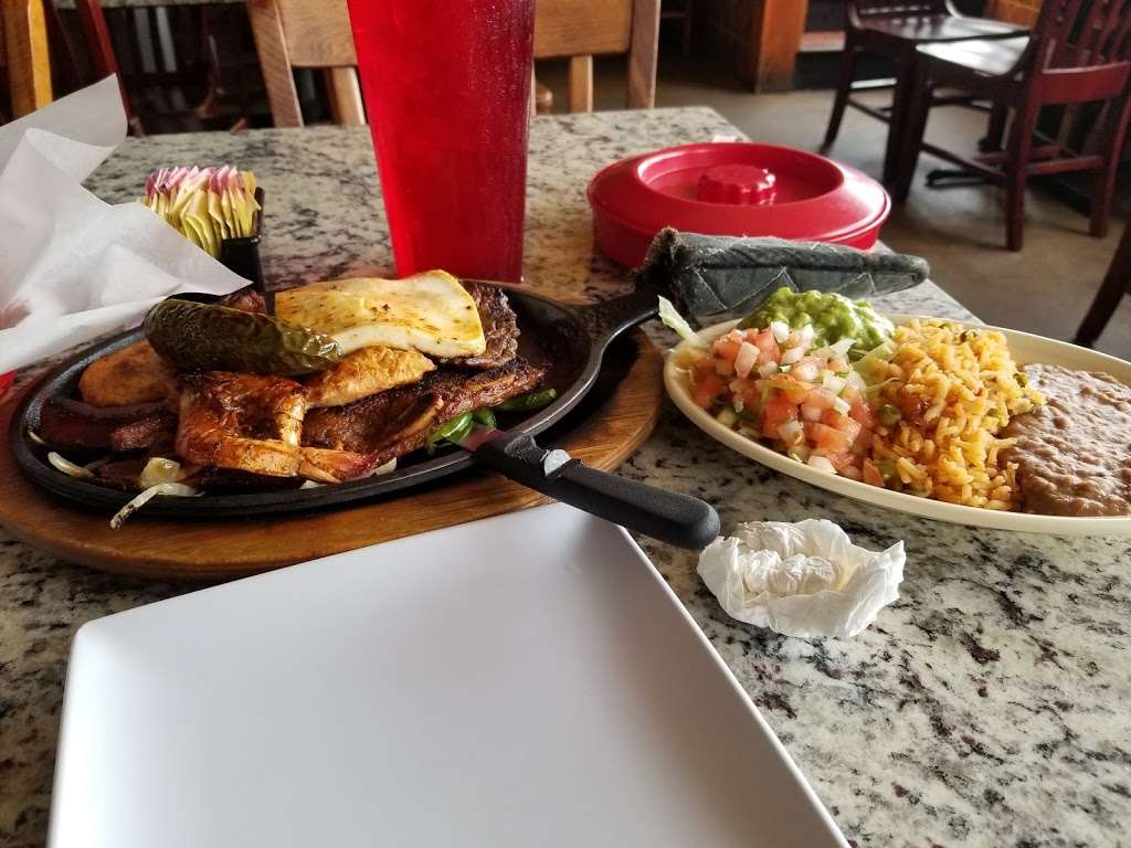 El Pulpo Restaurant | 214 W Pioneer Pkwy, Grand Prairie, TX 75051, USA | Phone: (972) 282-9998