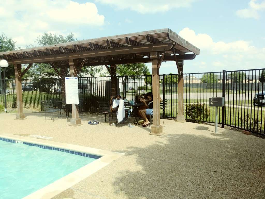 Villas of Lancaster | 2531 Pleasant Run Rd, Lancaster, TX 75146, USA | Phone: (972) 224-8287