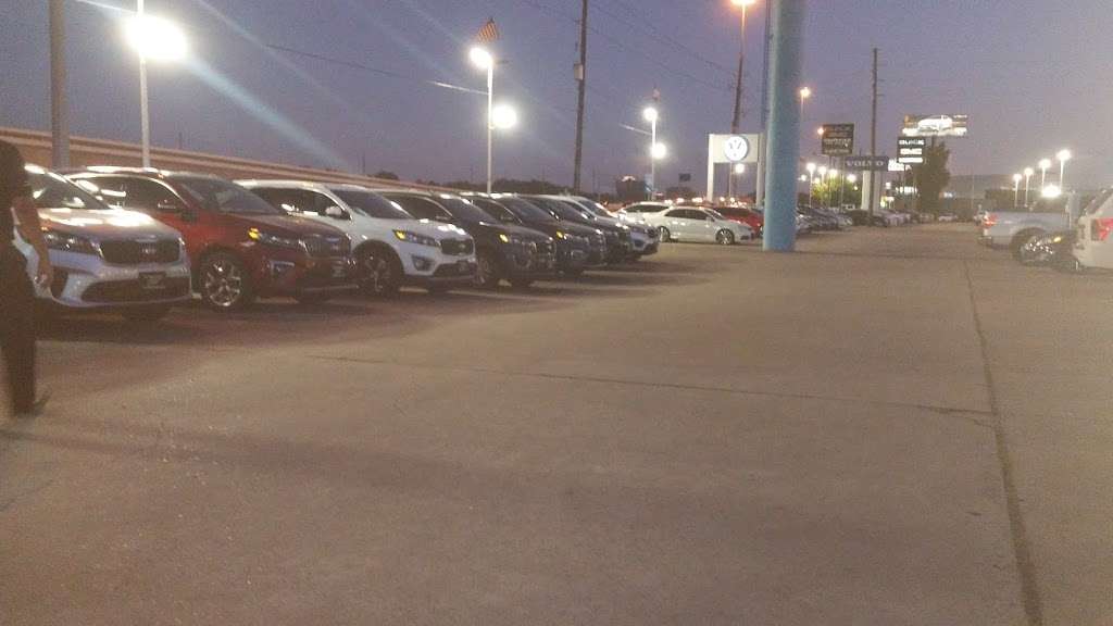 DeMontrond Kia | 14101 North Fwy, Houston, TX 77090, USA | Phone: (281) 607-1973