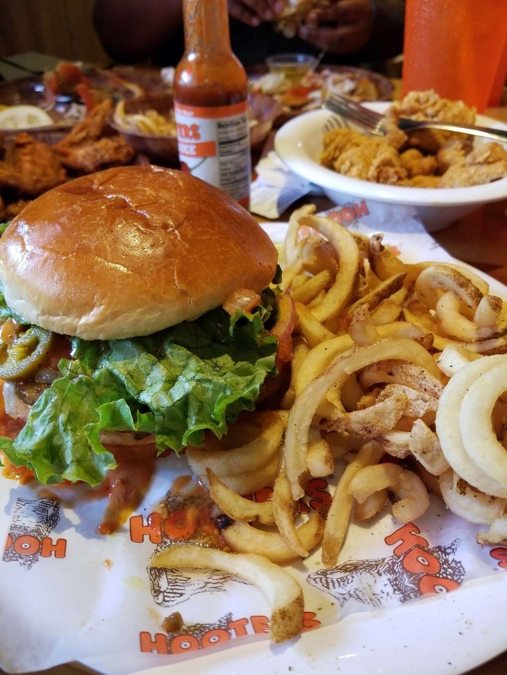 Hooters | 9159 S Cicero Ave, Oak Lawn, IL 60453, USA | Phone: (708) 423-4668