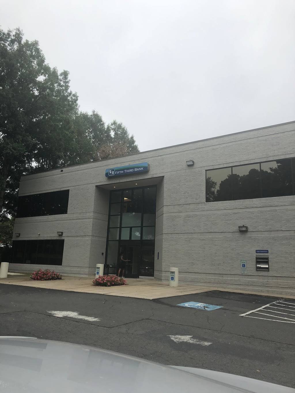 Fifth Third Bank & ATM | 5605 77 Center Dr, Charlotte, NC 28217, USA | Phone: (704) 817-6680