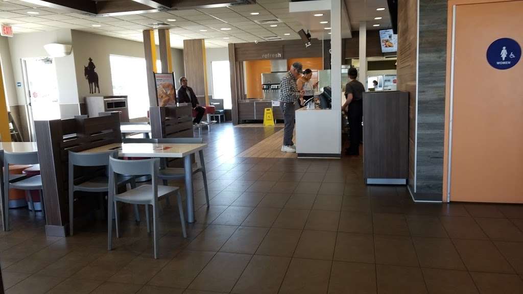 McDonalds | 8507 Pearblossom Hwy, Littlerock, CA 93543, USA | Phone: (661) 944-5997