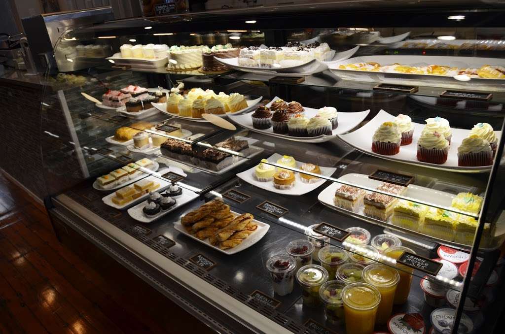 Broadway’s Pastry & Coffee Shop | 258 W Broadway, Boston, MA 02127, USA | Phone: (617) 268-2253