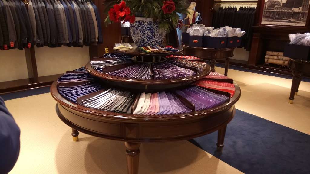 Brooks Brothers | 987 Boston Post Rd, Darien, CT 06820, USA | Phone: (203) 656-1825