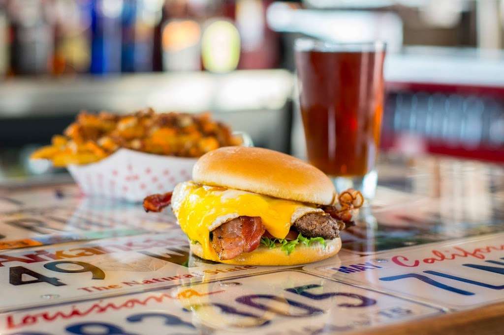 Smittys Garage Burger and Beer | 8811 State Line Rd, Kansas City, MO 64114 | Phone: (816) 731-1455