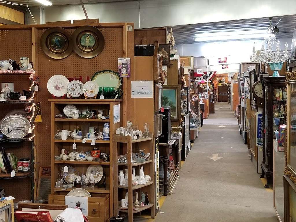 East Fork Mall - Antiques & Collectibles | 613A Highway 80 East, Sunnyvale, TX 75182, USA | Phone: (972) 226-2704