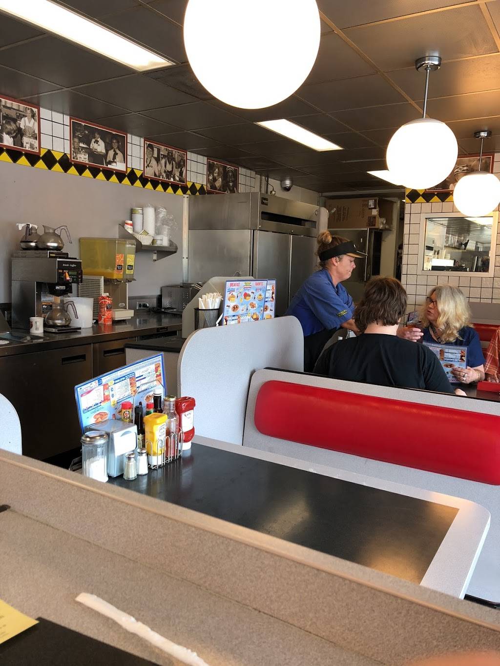 Waffle House | 4706 Preston Hwy, Louisville, KY 40213, USA | Phone: (502) 968-7697