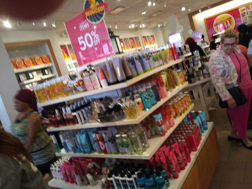 Bath & Body Works | 660 Meyerland Plaza, Houston, TX 77096, USA | Phone: (713) 838-8606