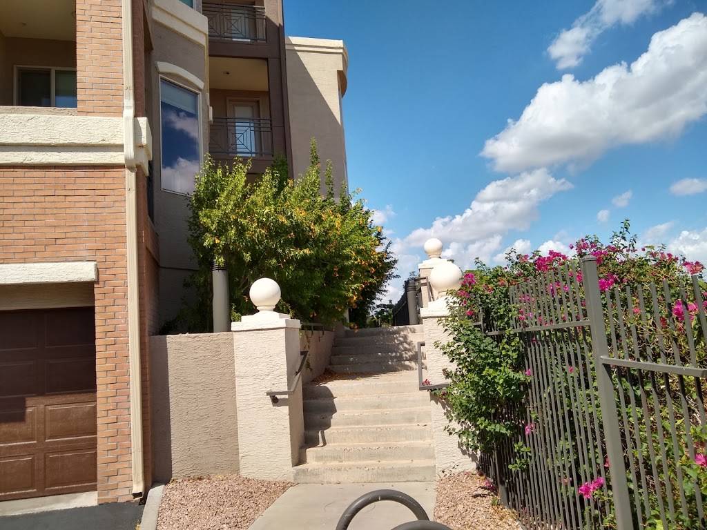 Regatta Pointe Condominiums | 425 W Rio Salado Pkwy, Tempe, AZ 85281, USA | Phone: (480) 893-0044