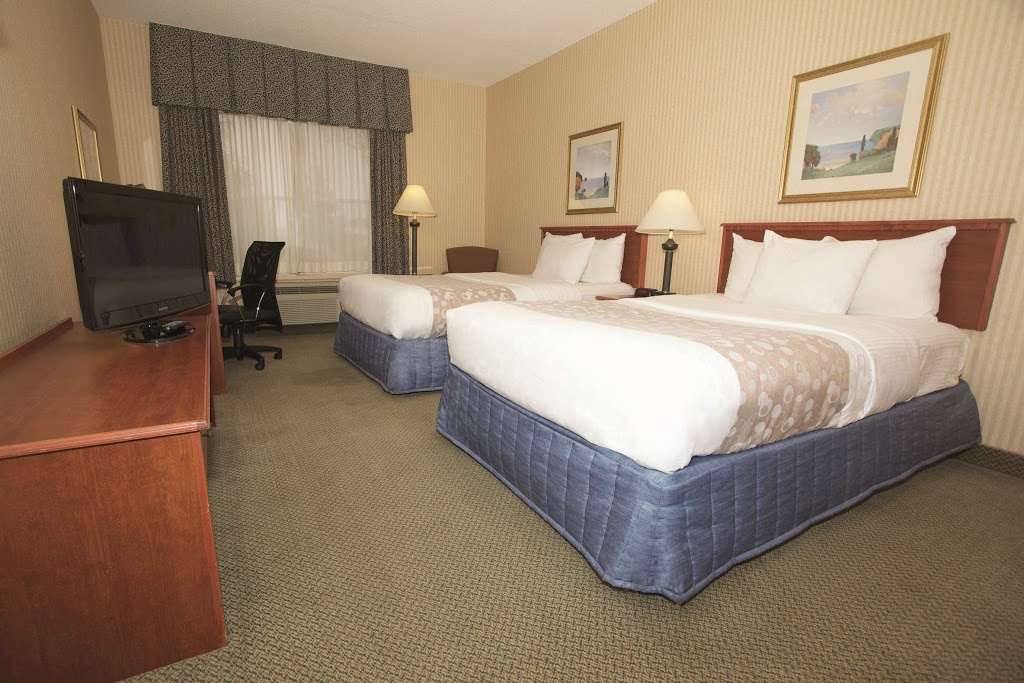 La Quinta Inn & Suites by Wyndham Milwaukee SW New Berlin | 15300 West Rock Ridge Rd, New Berlin, WI 53151, USA | Phone: (262) 717-0900