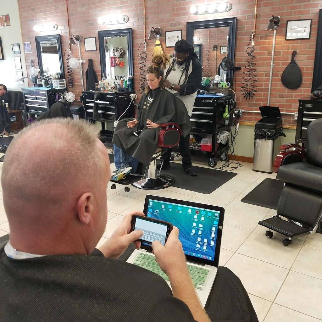 Colemans Barber Shop | 185 E Mitchell Hammock Rd, Oviedo, FL 32765, USA | Phone: (407) 542-7037