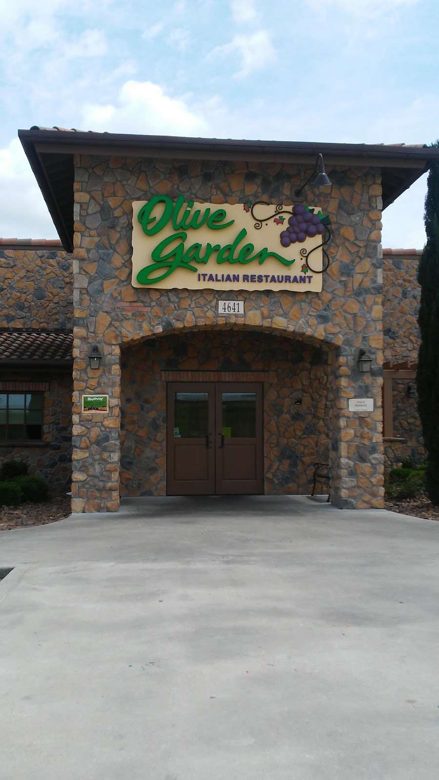 Olive Garden Italian Restaurant | 4641 East Sam Houston Pkwy S, Pasadena, TX 77505, USA | Phone: (281) 991-0004