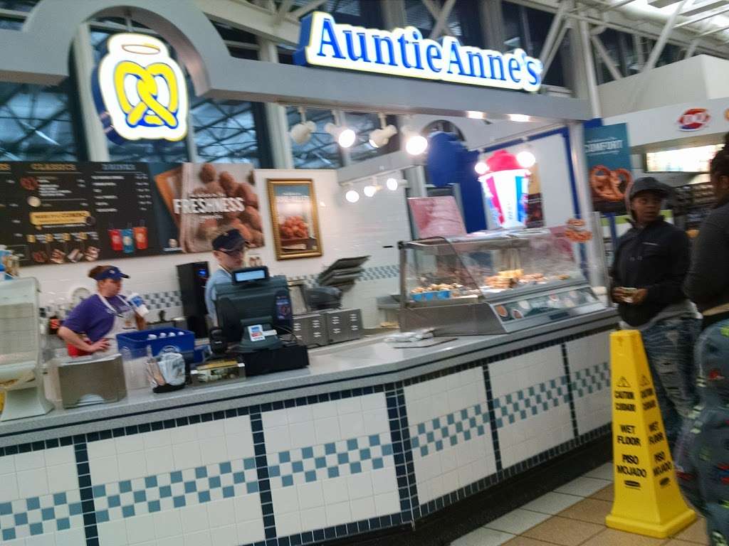 Auntie Annes | 13783 West Oasis Service RD, Lake Forest, IL 60045 | Phone: (847) 295-9210