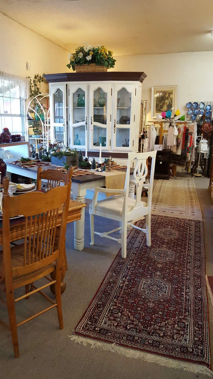 Mossy Oaks Antique Mall 6260 | 6260 SE 118th Pl, Belleview, FL 34420, USA | Phone: (352) 307-0090