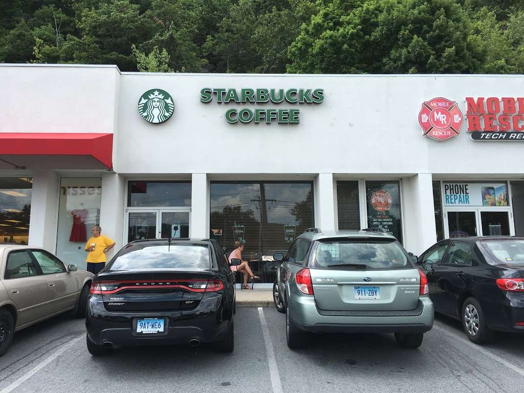 Starbucks | 132 Federal Rd, Danbury, CT 06811 | Phone: (203) 748-0733