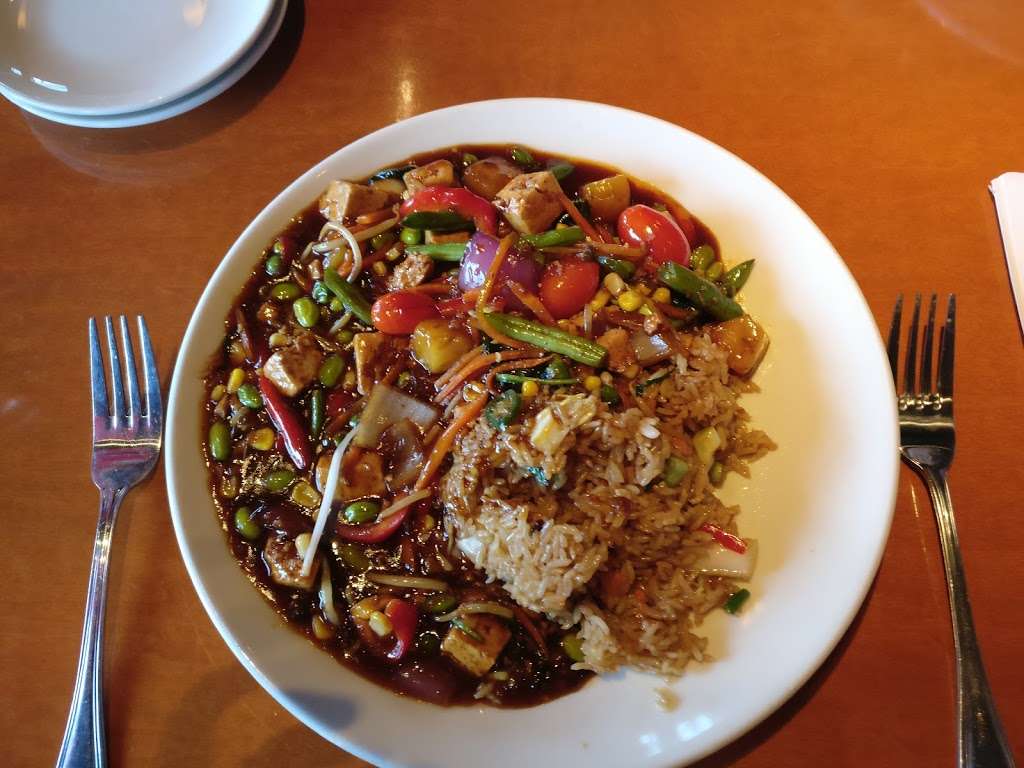 Big Bowl Lincolnshire | 215 Parkway Dr, Lincolnshire, IL 60069, USA | Phone: (847) 808-8880