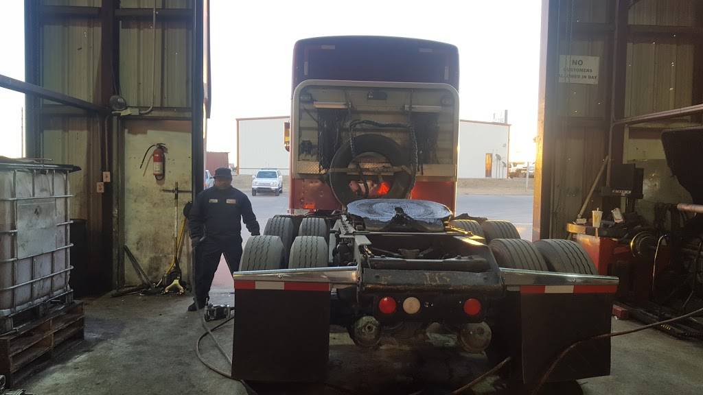 Gill Express Truck Repair & Wash | 317 S Morgan Rd, Oklahoma City, OK 73128, USA | Phone: (405) 435-1527