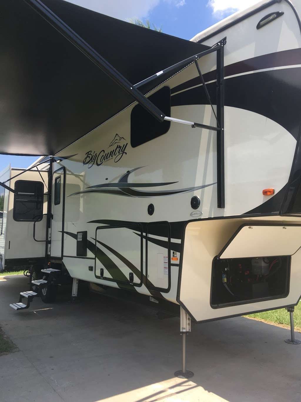 Ron Hoover RV & Marine of South Houston | 1903 Gulf Fwy, La Marque, TX 77568, USA | Phone: (409) 935-7101