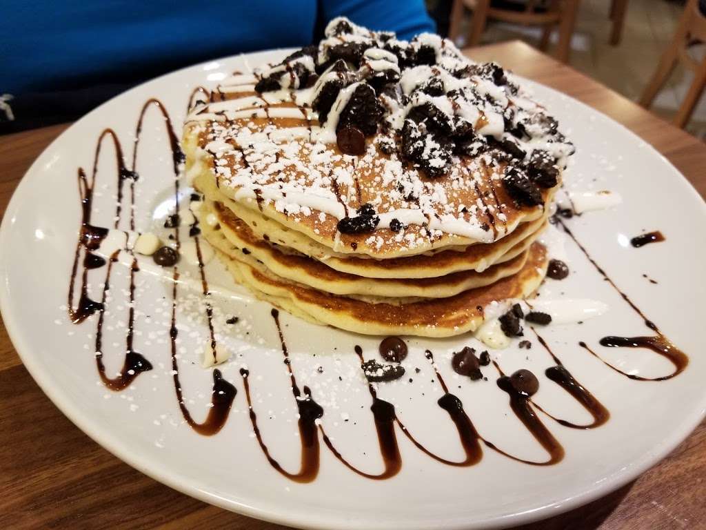 Wildberry Pancakes and Cafe | 196 E Pearson St, Chicago, IL 60611, USA | Phone: (312) 470-0590