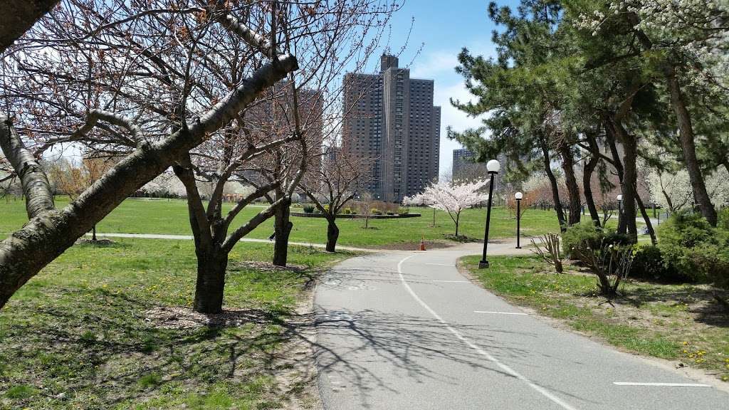 Co-op City Greenway | The Bronx, NY 10475, USA