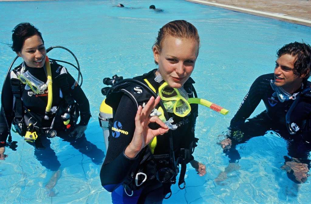 Oyster Diving School S.E. London & Kent | Weald Way, Caterham CR3 6EJ, UK | Phone: 020 3802 1069