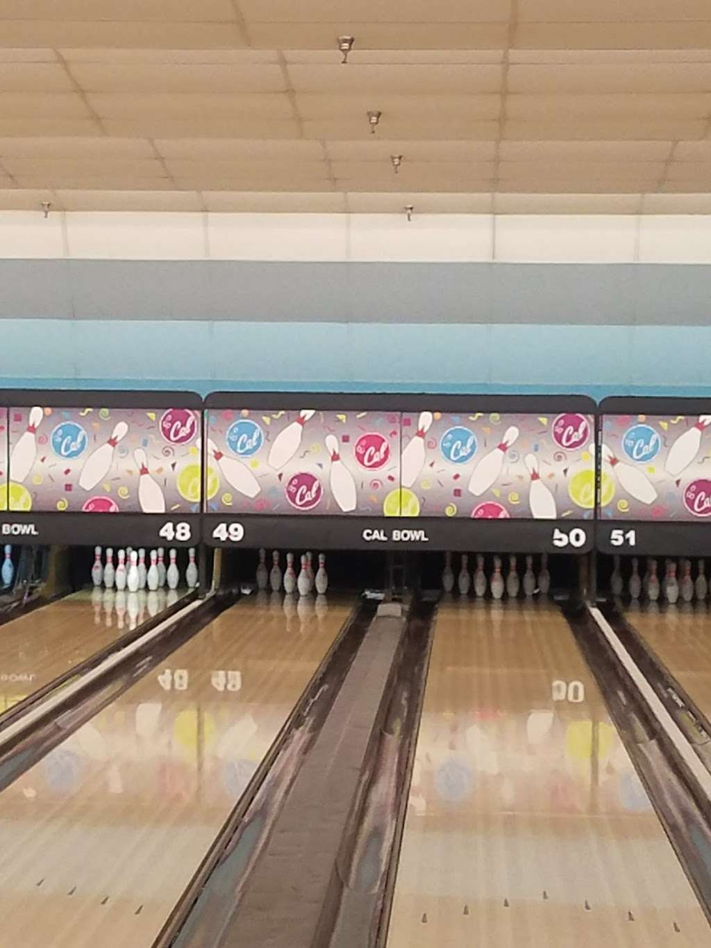 Cal Bowl | 2500 E Carson St, Lakewood, CA 90712, USA | Phone: (562) 421-8448