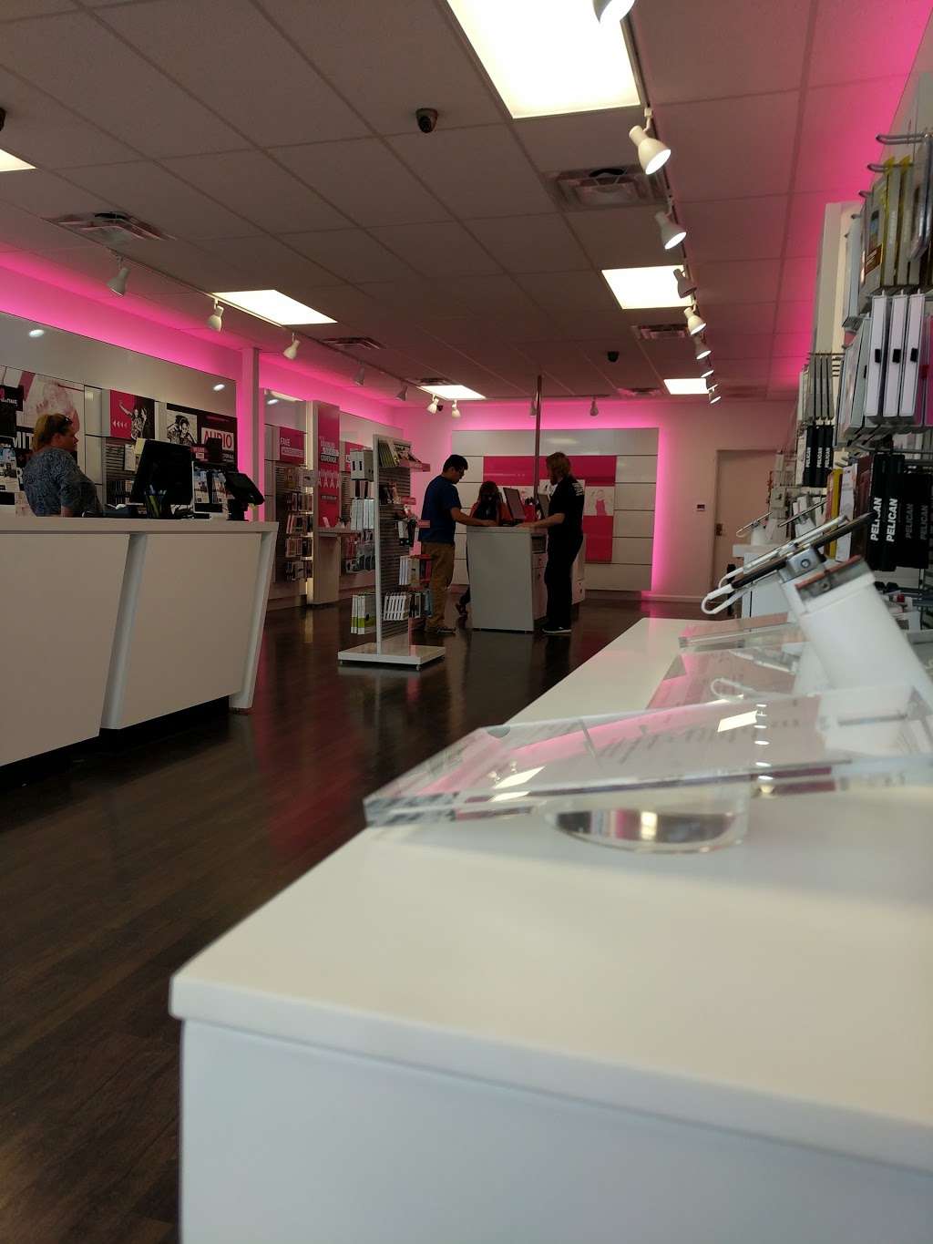 T-Mobile | 2111 S 4th St, Leavenworth, KS 66048, USA | Phone: (913) 250-6366