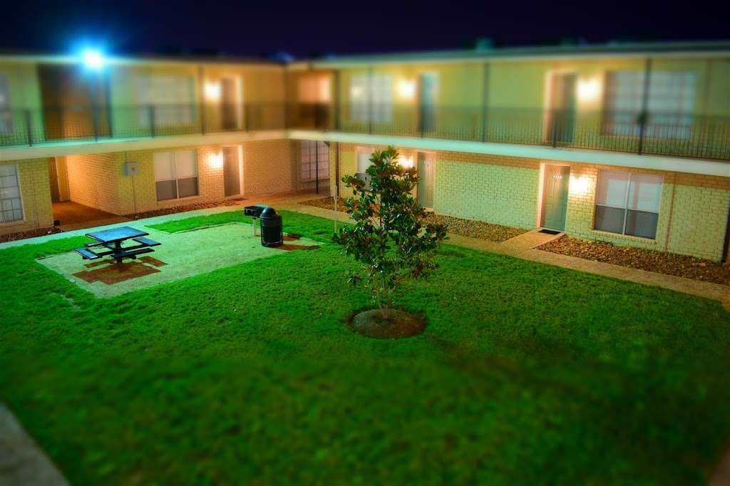 Country Club Place Apartments | 950 Villa De Matel Rd, Houston, TX 77023, USA | Phone: (713) 396-3609