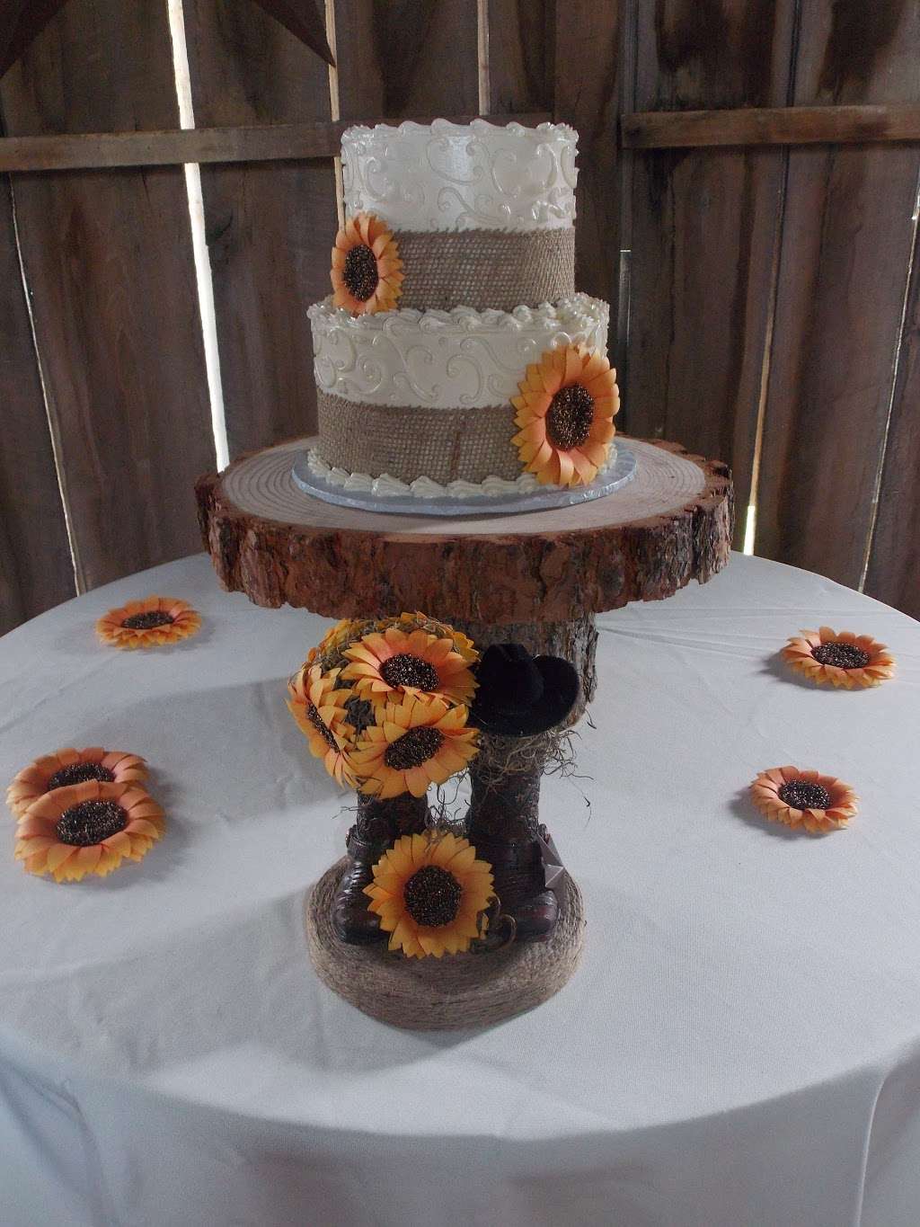 Custom Cakes by Jen | Markets at Hanover, 1649 Broadway, Hanover, PA 17331, USA | Phone: (717) 792-3182